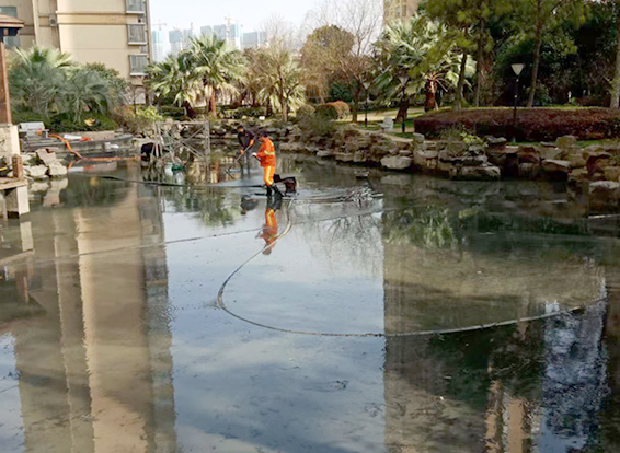 立山景观池淤泥清理