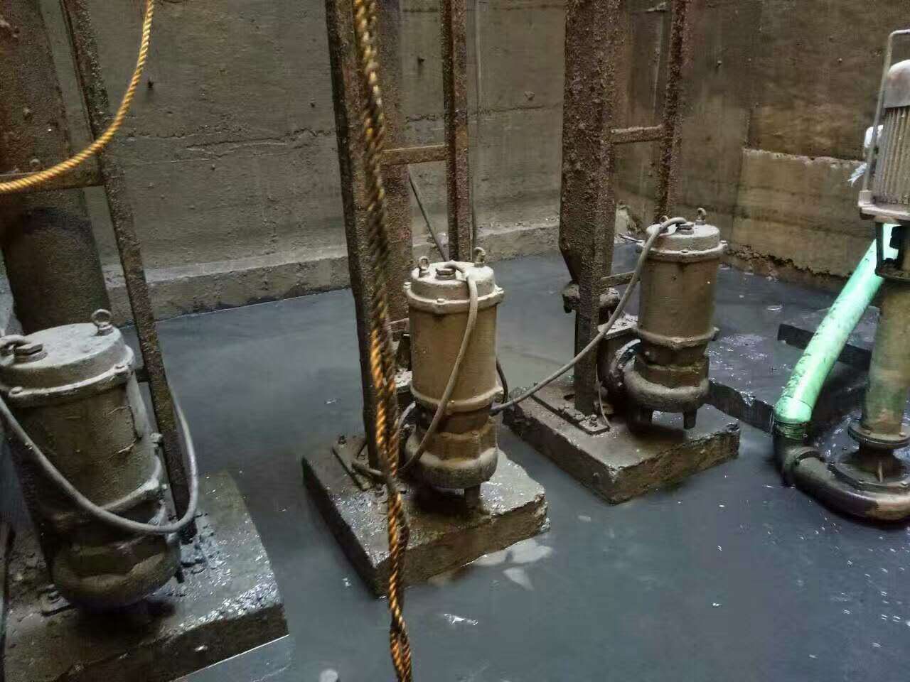 立山污水池清理