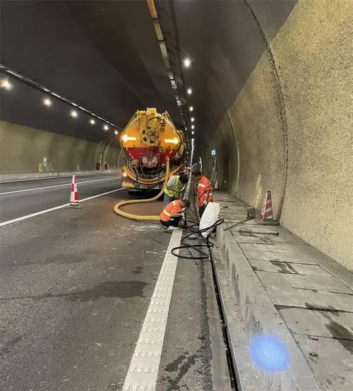 立山隧道排水渠清淤